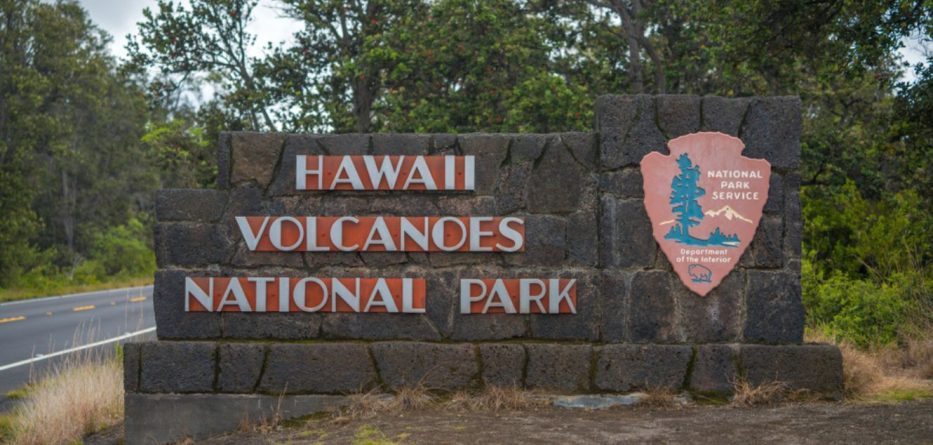sign for hawaii volcanoes national park