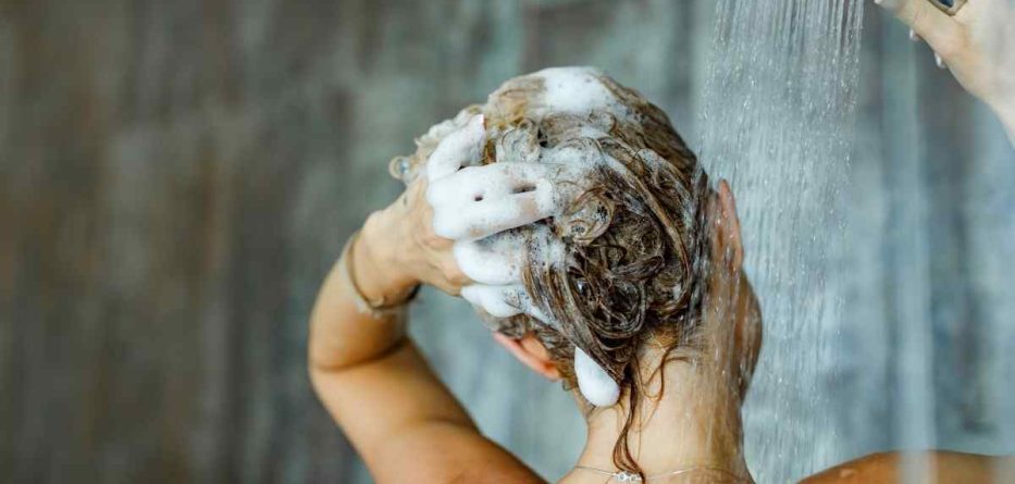 9 dicas para usar shampoo da forma correta 