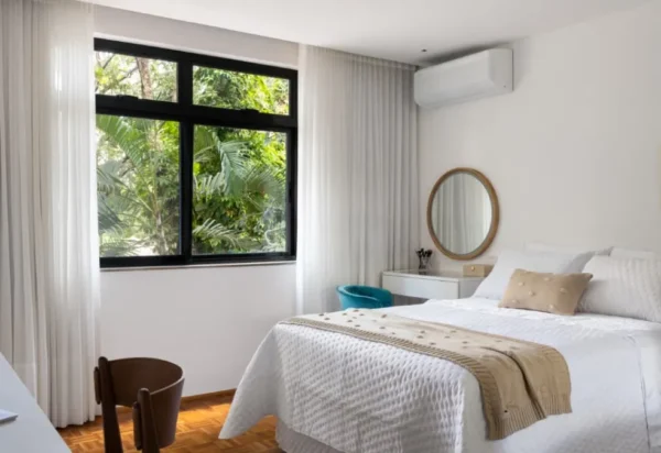 Reforma preserva memória afetiva em apartamento de 150 m² em Brasília
