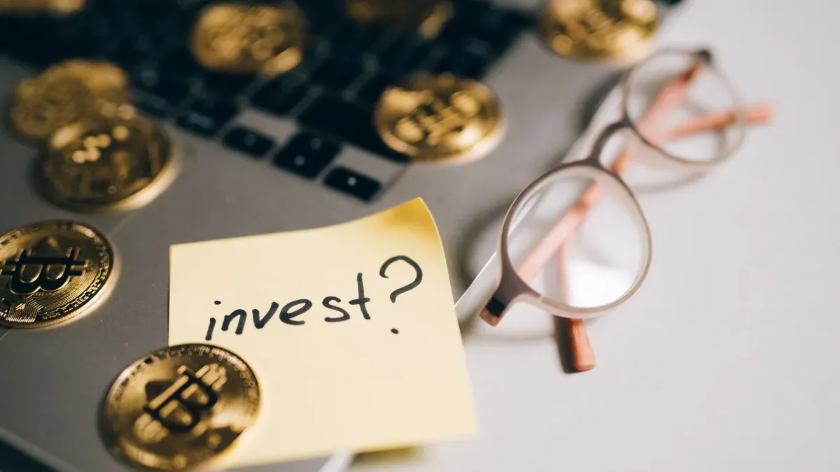 Como investir no Brasil morando no exterior de forma totalmente legal