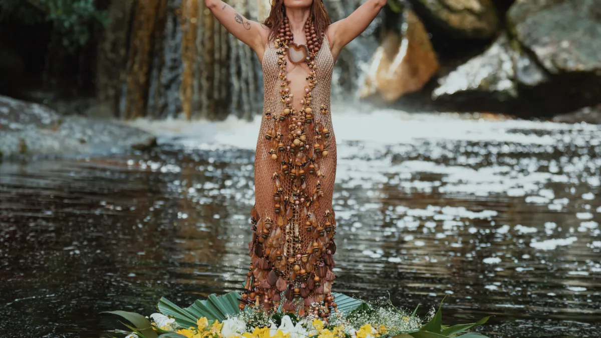 Natura Ekos lança coleção limitada com Anitta na turnê Equilibrivm
