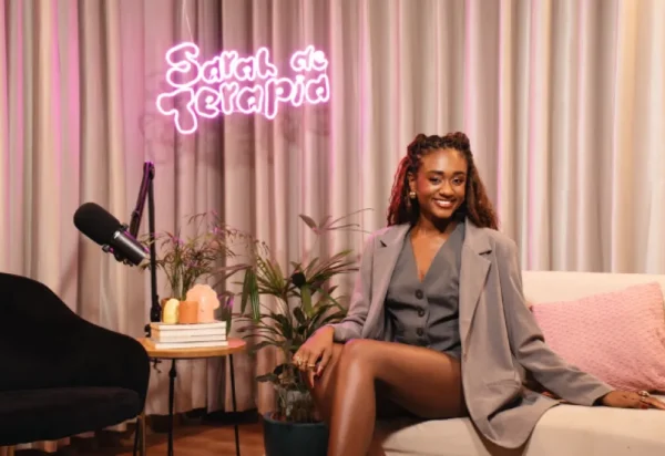 Sarah Aline estreia nova temporada de videocast sobre saúde mental