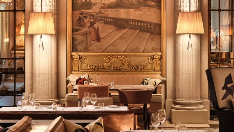 Paris: roteiro gastronômico de luxo com toque surrealista e imperial