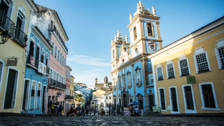 Salvador: patrimônio histórico, cultura e turismo o ano todo